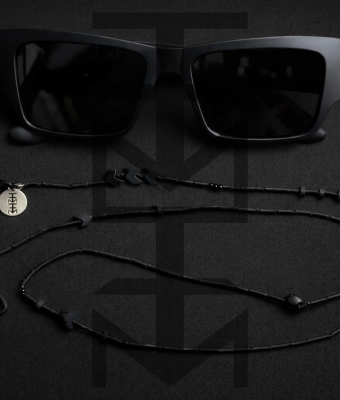 CZARNY ŁAŃCUSZEK Z NATURALNYMI KAMIENIAMI DO OKULARÓW SYGNOWANY ZUZU