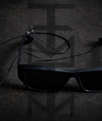 CZARNY ŁAŃCUSZEK Z KORALIKÓW DO OKULARÓW