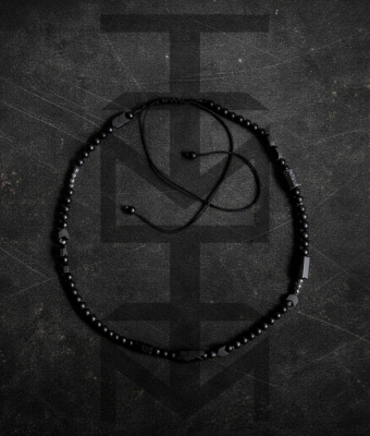 CZARNY NASZYJNIK NA SZNURKU