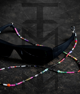 KOLOROWY ŁAŃCUSZEK Z KORALIKÓW DO OKULARÓW