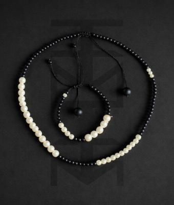 NASZYJNIK I BRANSOLETKA Z ONYKSEM I SZKLANYMI PERŁAMI