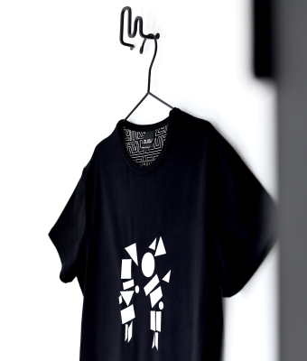 CZARNY T-SHIRT Z DZIANINY BAWEŁNIANEJ HUMAN