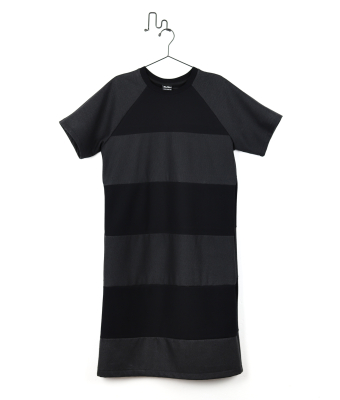 CZARNA SUKIENKA T-SHIRTOWA W PASKI BRILLA