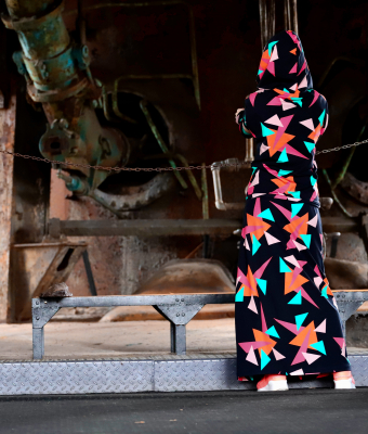 COLORFUL MAXI DRESS WITH TRIANGLE AND A HOOD