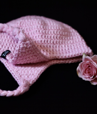 RÓŻOWA PASTELOWA CZAPKA Z NAUSZNIKAMI