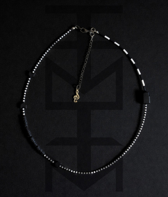 CZARNO - BIAŁY NASZYJNIK MUSICA Z TURMALINEM