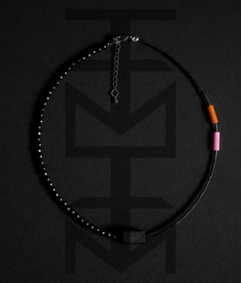 NASZYNIK Z TURMALINEM, ONYKSEM I HOWLITEM SYNTETYCZNYM