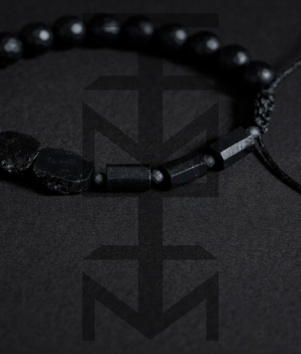 CZARNA BRANSOLETKA Z TURMALINEM